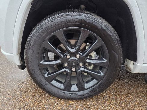 Used 2019 Jeep Grand Cherokee Altitude RWD image 31