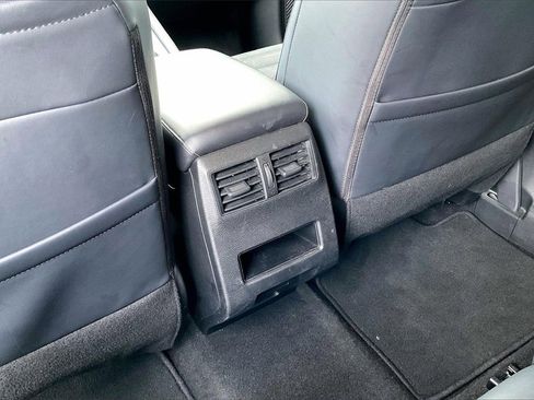 Used 2024 Mitsubishi Outlander SE image 34