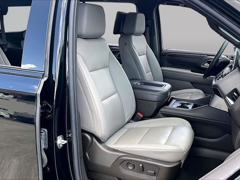 Used 2024 Chevrolet Tahoe Z71 w/ Luxury Package AWD/4WD image 8