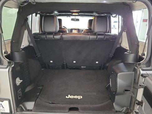 Used 2014 Jeep Wrangler Unlimited Rubicon w/ Dual Top Group AWD/4WD image 19