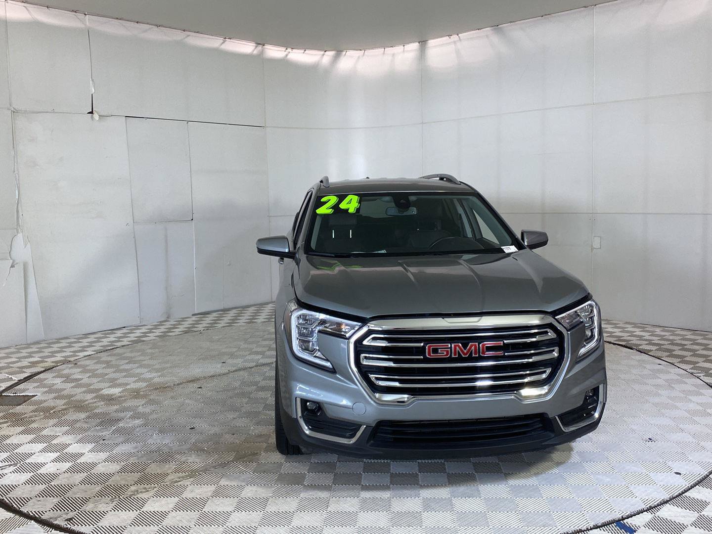 Certified 2024 GMC Terrain SLT FWD image 2