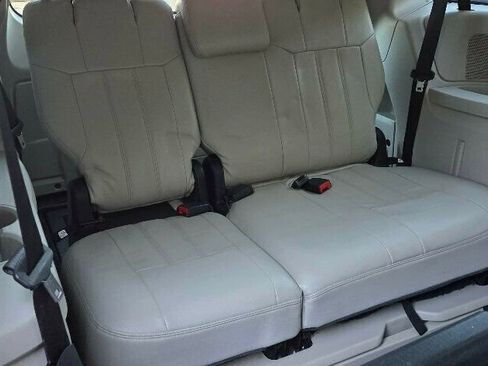 Used 2013 Dodge Grand Caravan SXT image 21