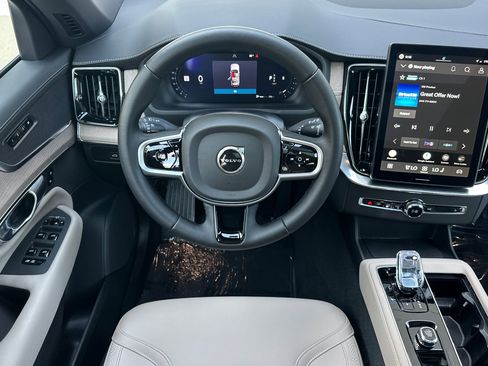 Certified 2026 Volvo XC90 B5 Core AWD/4WD image 17