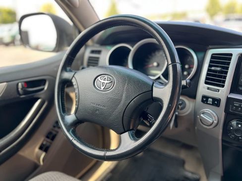 Used 2006 Toyota 4Runner SR5 AWD/4WD image 11