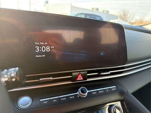 Certified 2025 Hyundai Elantra SEL image 16