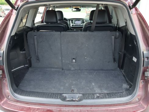 Used 2019 Toyota Highlander XLE FWD image 31