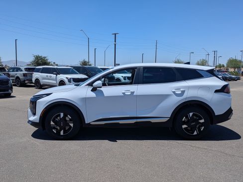 Certified 2026 Kia Sportage LX FWD image 2