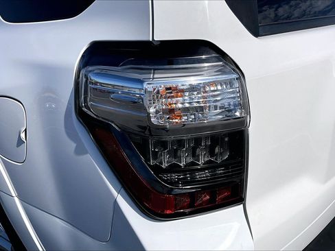 Used 2016 Toyota 4Runner SR5 w/ Convenience Package AWD/4WD image 29