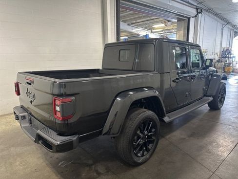 Used 2023 Jeep Gladiator Overland image 4