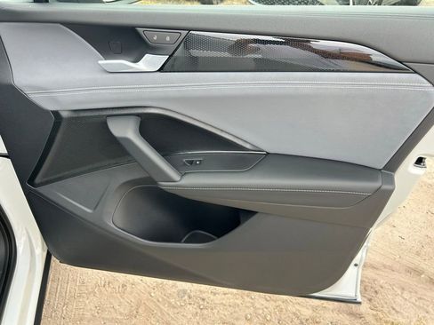 New 2026 Volkswagen Tiguan SE R-Line image 45