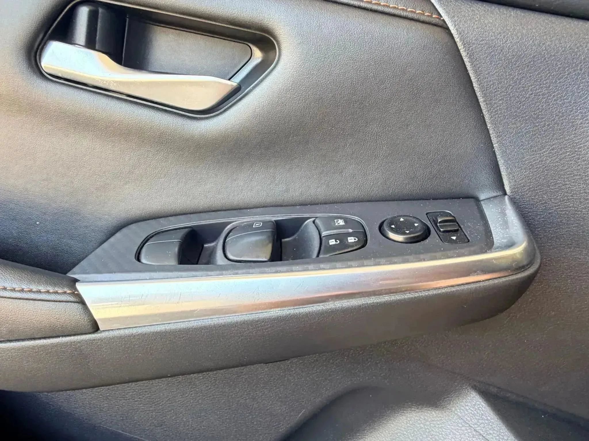 Used 2023 Nissan Sentra SR w/ SR Premium Package FWD image 23