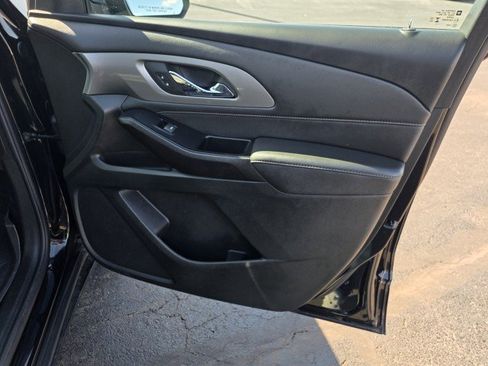 Used 2023 Chevrolet Traverse LT image 8