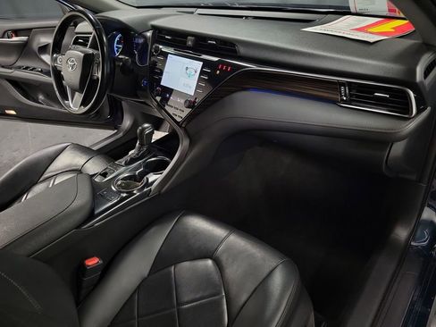 Used 2019 Toyota Camry XLE image 23
