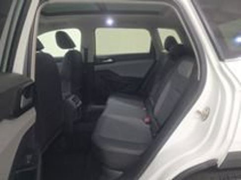 Used 2023 Volkswagen Taos SE w/ Panoramic Sunroof Package FWD image 18