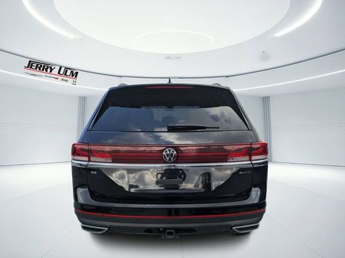 Used 2025 Volkswagen Atlas SE AWD/4WD image 4