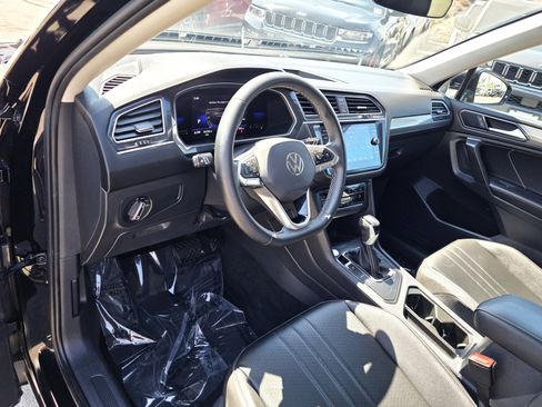Used 2022 Volkswagen Tiguan SE FWD image 10