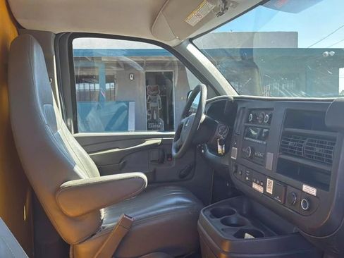 Used 2015 GMC Savana 3500 image 13