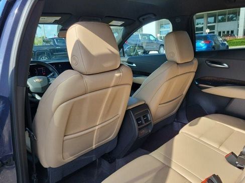 Used 2025 Cadillac XT4 Premium Luxury FWD image 9