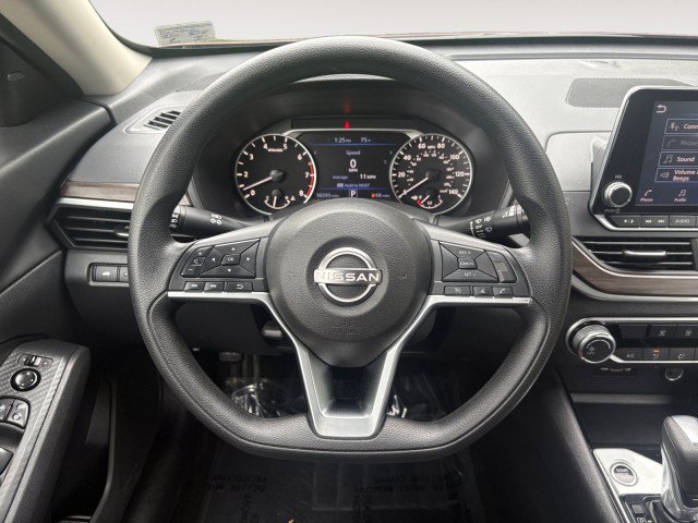 Used 2024 Nissan Altima 2.5 SV FWD image 12