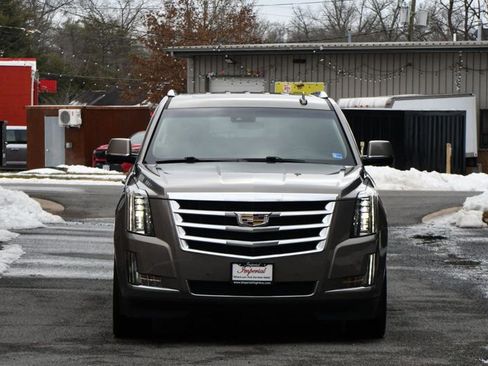 Used 2017 Cadillac Escalade ESV Luxury image 2