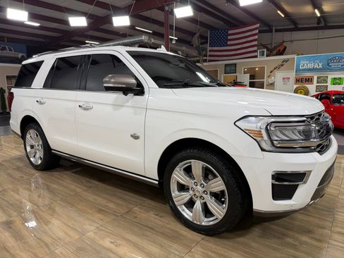 Used 2023 Ford Expedition King Ranch AWD/4WD image 3