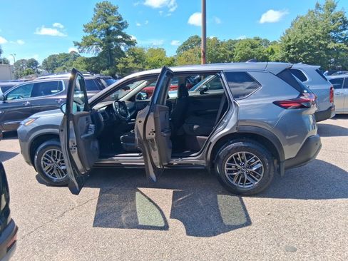 Used 2023 Nissan Rogue S FWD image 19