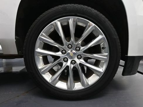 Used 2019 Chevrolet Suburban Premier w/ Premier Plus Edition AWD/4WD image 17