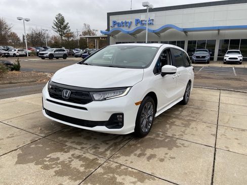 New 2026 Honda Odyssey Touring image 4