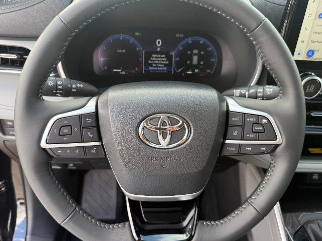 Used 2026 Toyota Highlander Limited AWD/4WD image 16