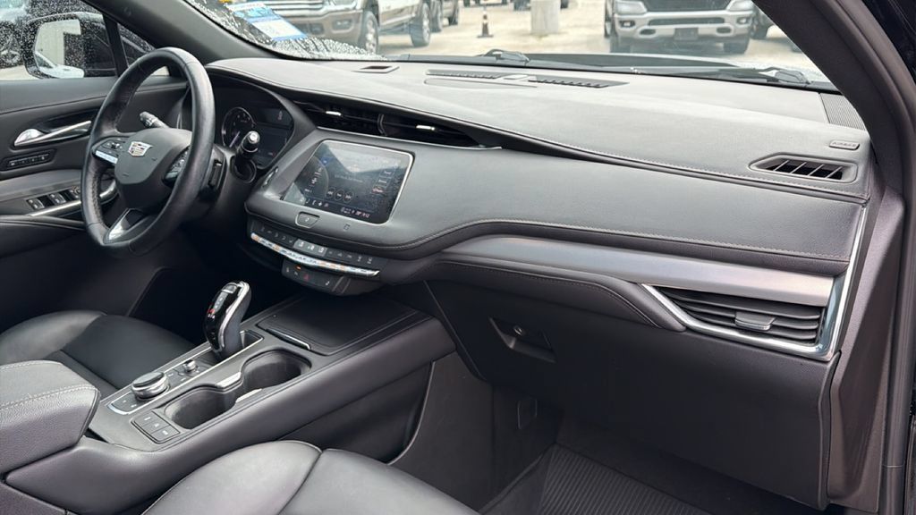 Used 2021 Cadillac XT4 Premium Luxury w/ Cold Weather Package FWD image 33