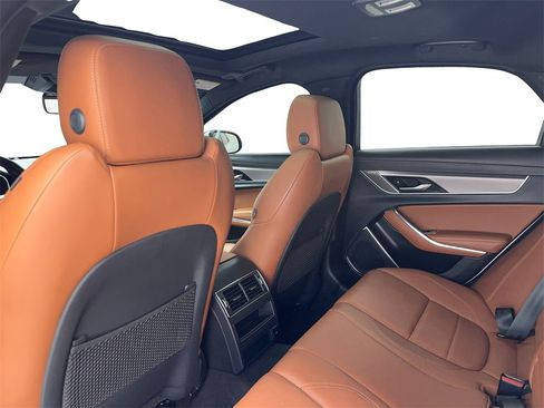 Used 2022 Jaguar XF R-Dynamic SE image 42