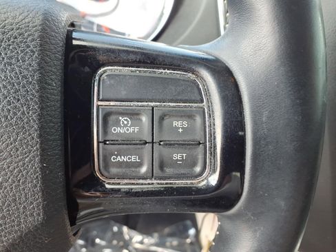 Used 2017 Dodge Grand Caravan SXT FWD image 8