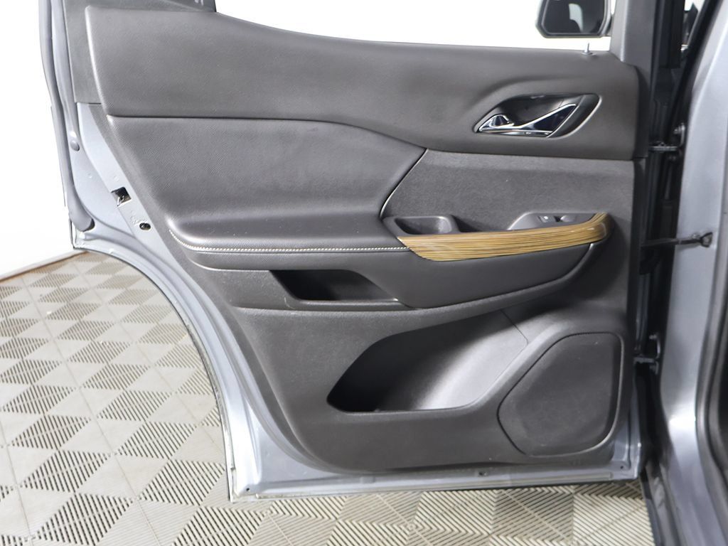 Used 2021 GMC Acadia SLE w/ LPO, Floor Liner Package FWD image 22