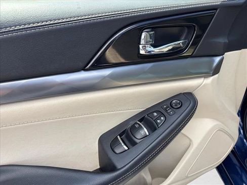 Used 2019 Nissan Maxima 3.5 SV w/ Floor Mat Group FWD image 12
