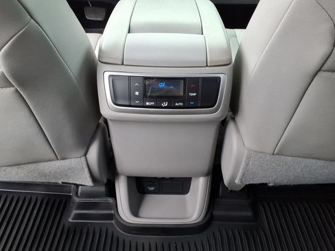 Certified 2019 Toyota Highlander XLE AWD/4WD image 6