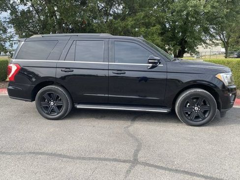 Used 2019 Ford Expedition XLT w/ Equipment Group 202A AWD/4WD image 2