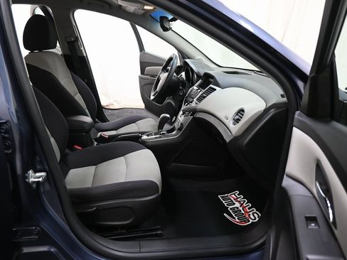 Used 2013 Chevrolet Cruze LS image 9