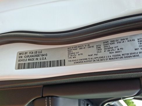 New 2025 Jeep Grand Cherokee L Altitude image 9