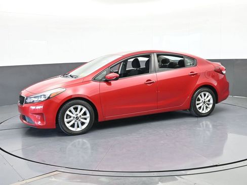 Used 2017 Kia Forte S image 2