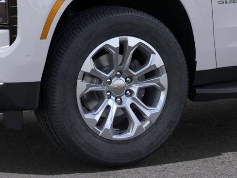Certified 2025 Chevrolet Suburban LT w/ Comfort Package RWD image 9
