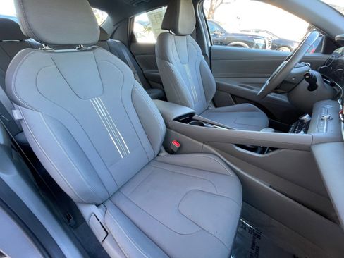 Used 2025 Hyundai Elantra SEL image 37