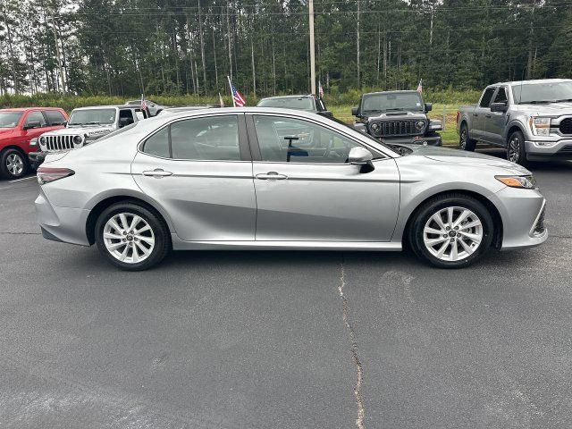 Used 2022 Toyota Camry LE w/ Convenience Package FWD image 9