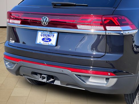 Used 2025 Volkswagen Atlas Cross Sport SE FWD image 37