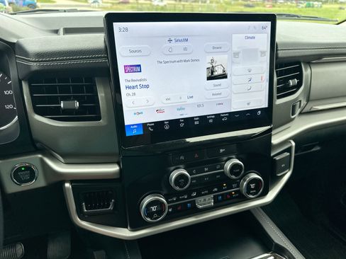 Used 2024 Ford Expedition XLT RWD image 16