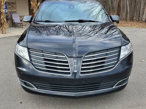 Used 2019 Lincoln MKT AWD image 9