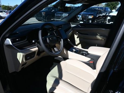 Used 2023 Jeep Grand Cherokee Limited image 9