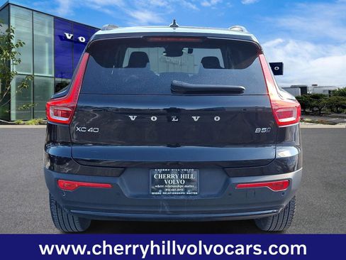 Certified 2025 Volvo XC40 B5 Ultra w/ Climate Package image 6