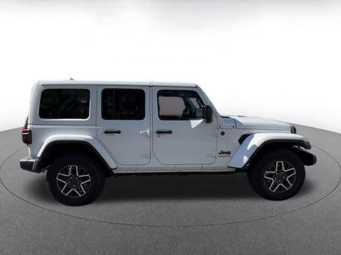 Used 2025 Jeep Wrangler Unlimited Sahara AWD/4WD image 16