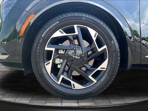 Certified 2025 Kia Sportage SX FWD image 33