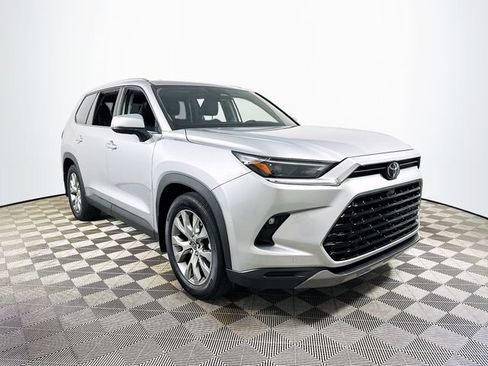 Used 2024 Toyota Grand Highlander FWD image 1